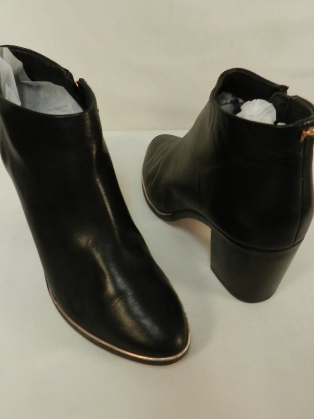 Ted Baker Hiharu black Leather ankle block heel zip boots booties Size 37 US 7